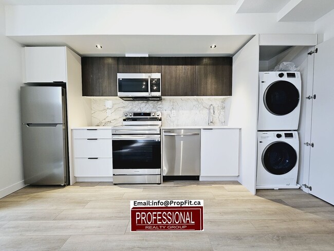 Building Photo - 15912-15996 96 Ave NW