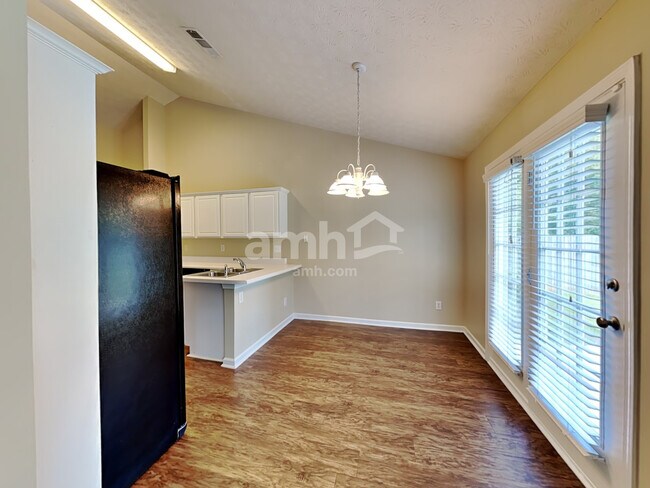 Photo - 2103 Yarbrough Way