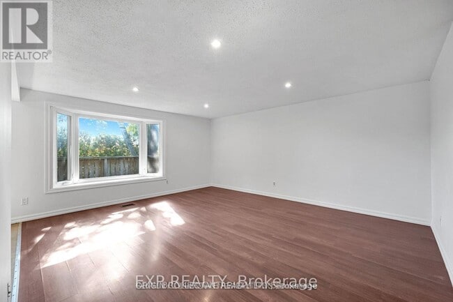 Photo - 63 Wheatfield Crescent