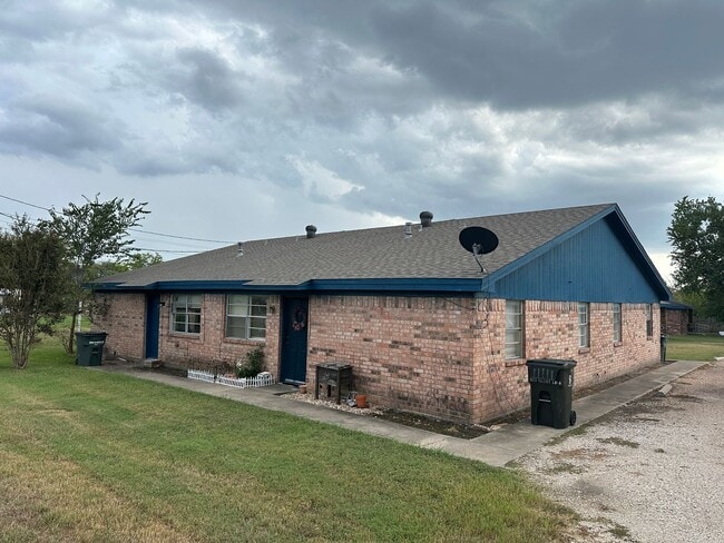 Building Photo - 2 bedroom /1 bath Fourplex in North Bryan! Available Now!