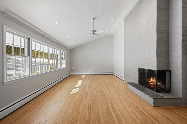 Photo - 75 Rivergate Dr