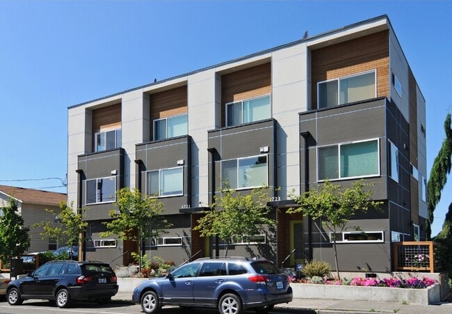 Photo - 4717 Phinney Avenue North