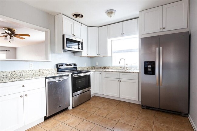 Photo - 1975 Kilburn Dr NE