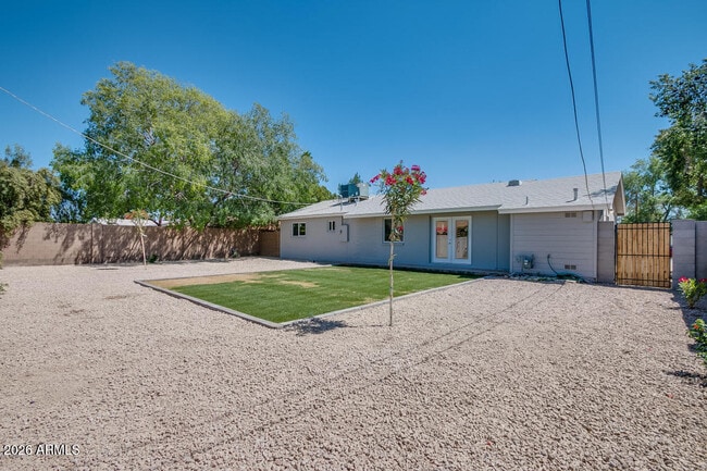 Photo - 824 W Parkway Blvd