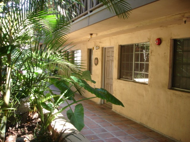 Photo - 1460 N Mansfield Ave Unit 101