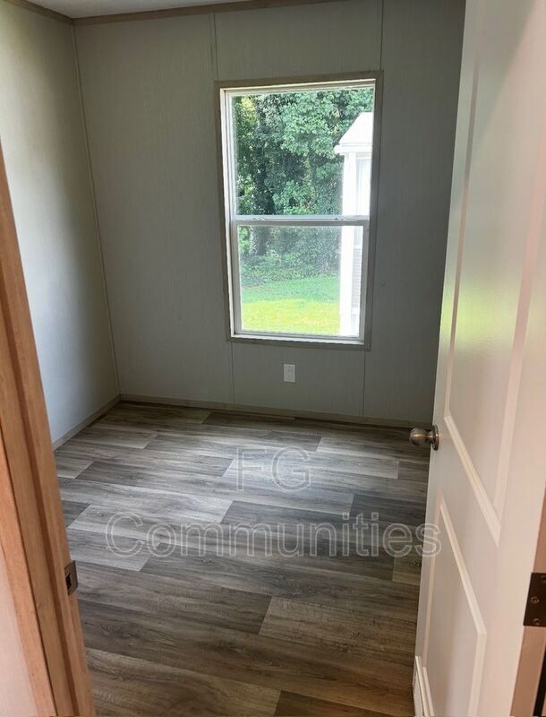 Photo - 2844 Maple Ave