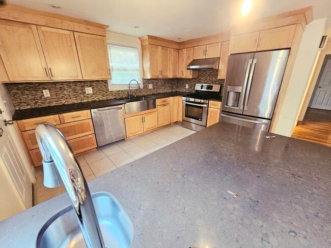 Building Photo - 11 Rockland Pl Rental