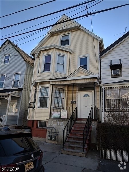 Building Photo - 308 Court St Rental