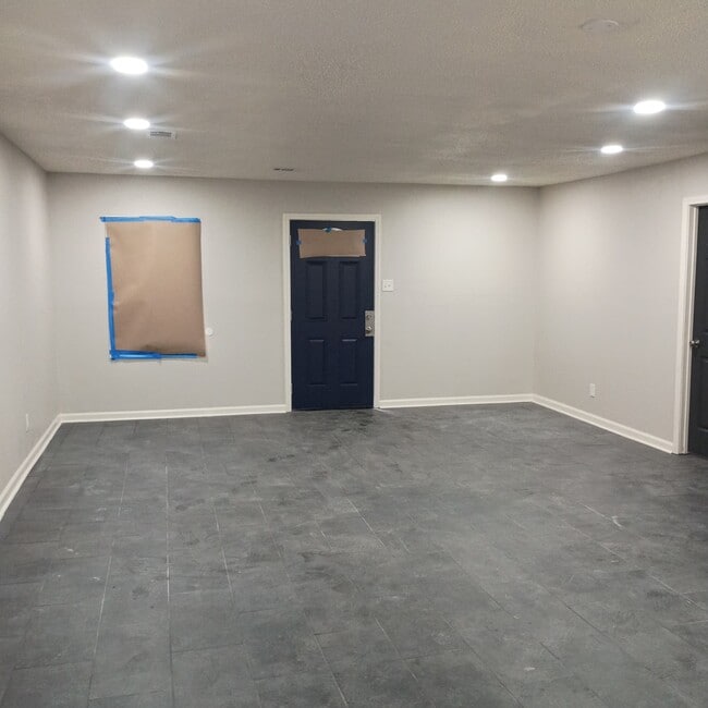 Photo - 2900 Flora Ave