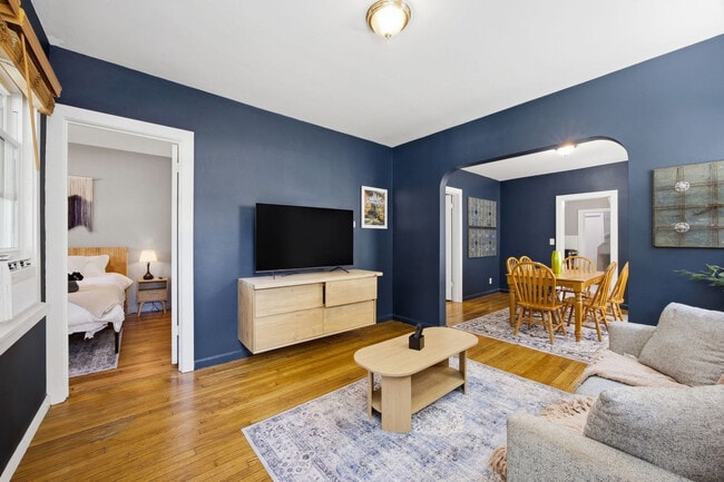 Building Photo - 2121 W 11th St Unit SI ID1593916P