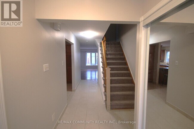 Photo - 172 Bellamy Rd N