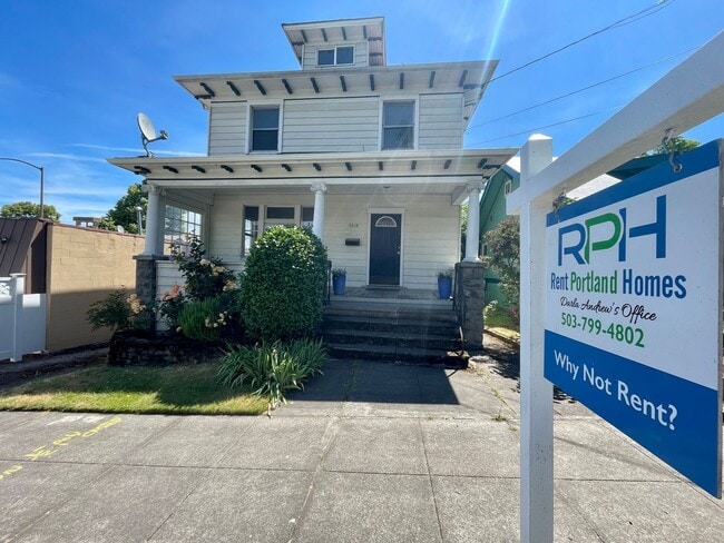 Building Photo - 4 Bed 1.5 Bath 1758sqft - Historic Charm with Renovations and so Much More!