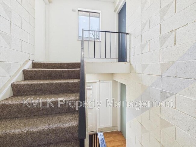 Photo - 22 W York St