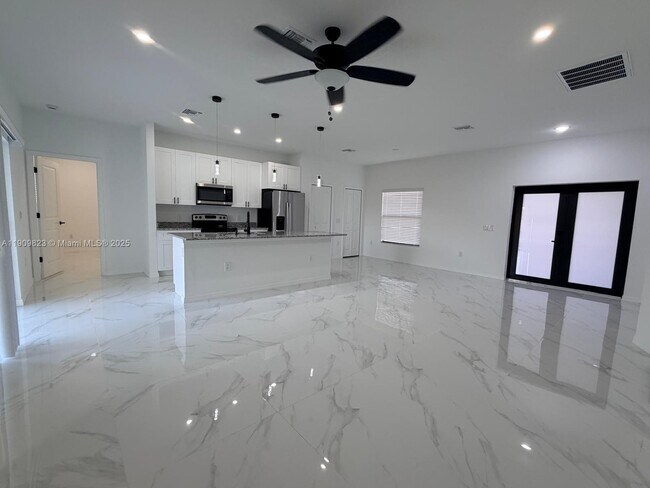 Photo - 2706 72nd St W