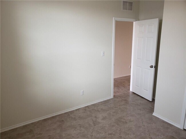 Photo - 1105 Cliffbrake Wy
