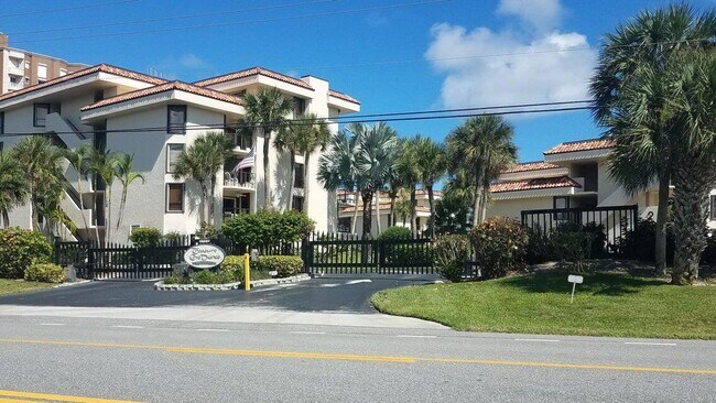 Photo - 4100 N Hwy A1A Unidad 113