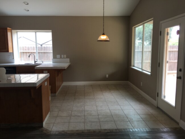 Photo - 1007 W Millbrook St