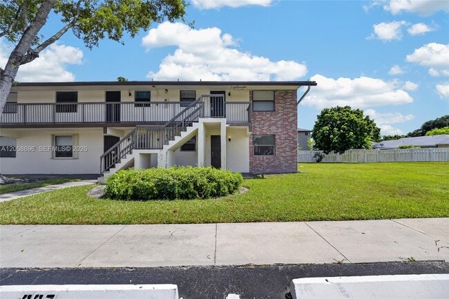 Building Photo - 6001 Shaker Wood Cir Unit 108