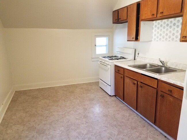 211 - 211 Apartment Unit 215