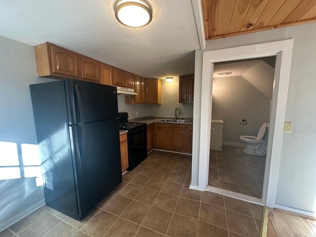 196 N Main St Unit B