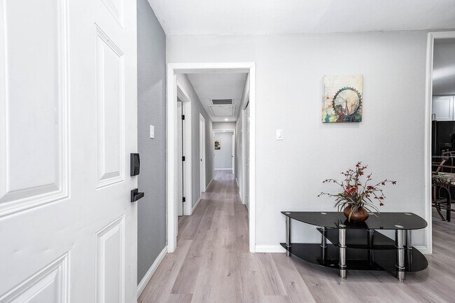 Photo - 4356 Phlox St