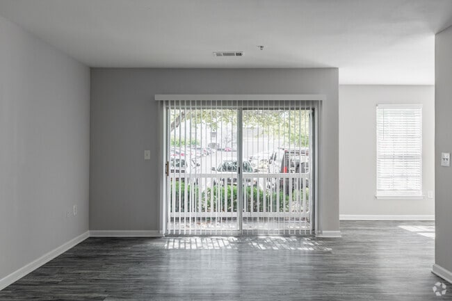 2BR, 2BA - 1060SF