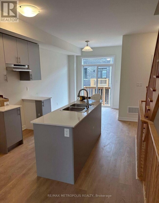 Photo - 783 Kootenay Path