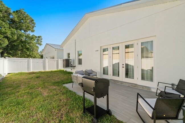 Photo - Gorgeous New Constriction House in Tampa - B