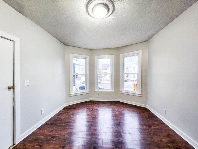 Building Photo - 2 Bedroom Apartment Near Science Hill Unit 1L