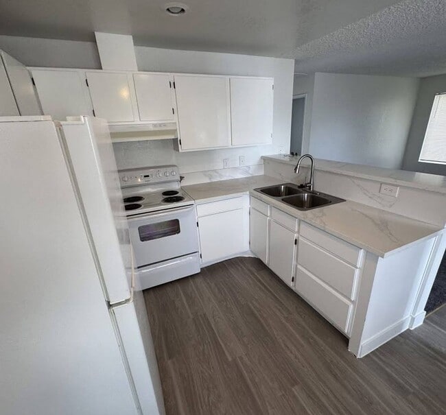 Photo - Beautifully Remodeled Upstairs Unit with Modern Upgrades!