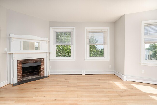 Photo - 523 Constitution Ave NE