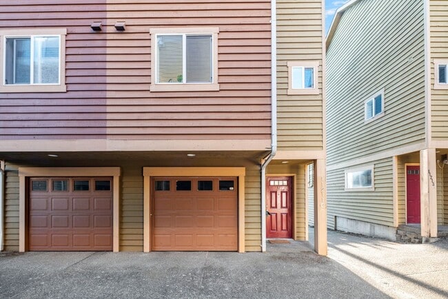 Photo - 3 bedroom Greenwood townhome with a view!