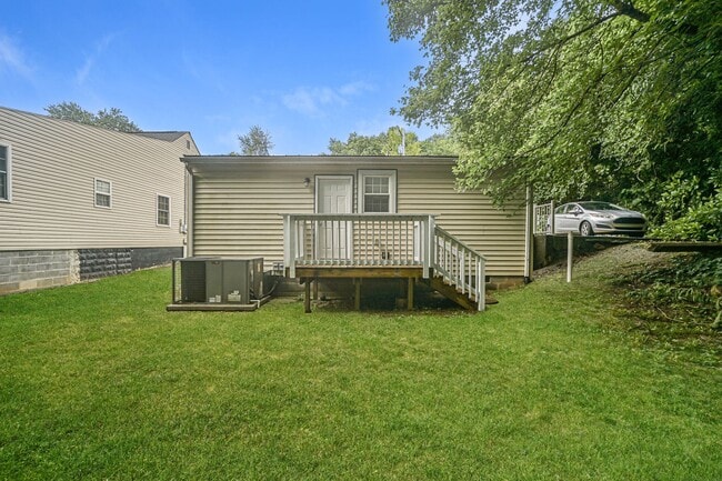 Photo - 107 Walker St