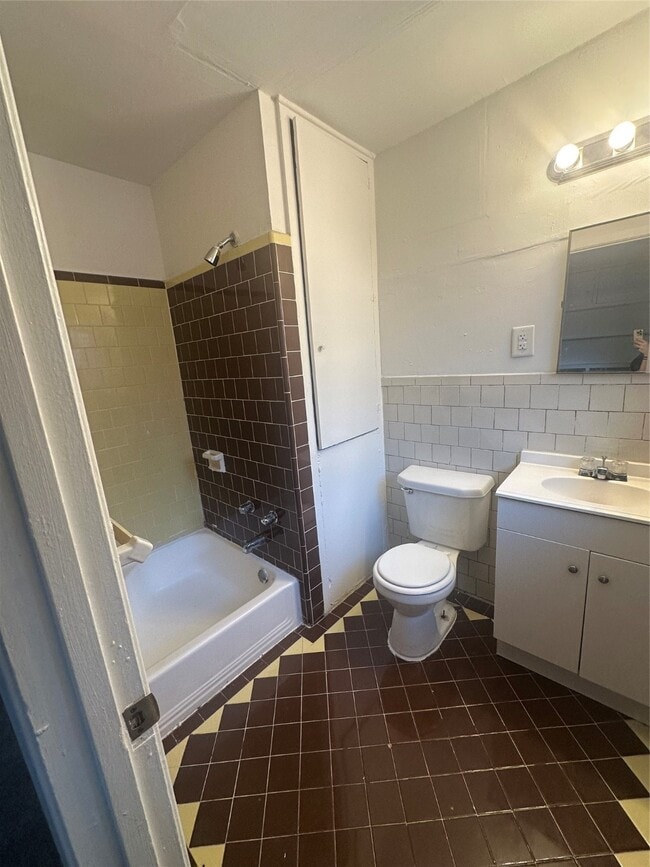 Building Photo - 5906 Ardmore St Unit 4