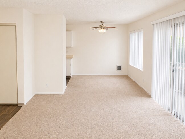 Photo - Woodlake Apartments