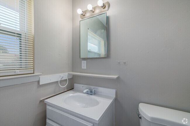 3BR, 2BA - 1,040SF - Primary Bathroom