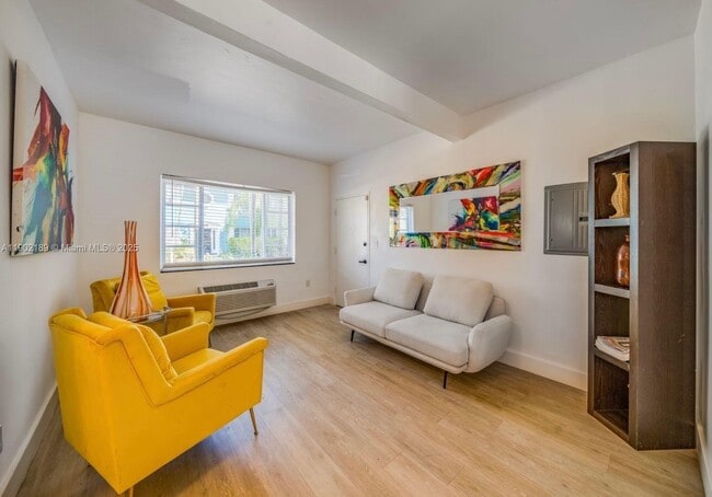 Photo - 5255 NE 3rd Ct Unidad 2