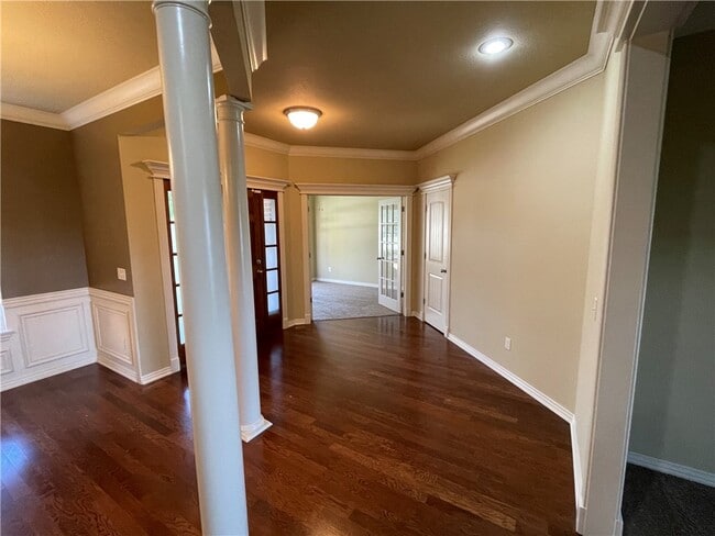 Photo - 2427 W McKinley Blvd