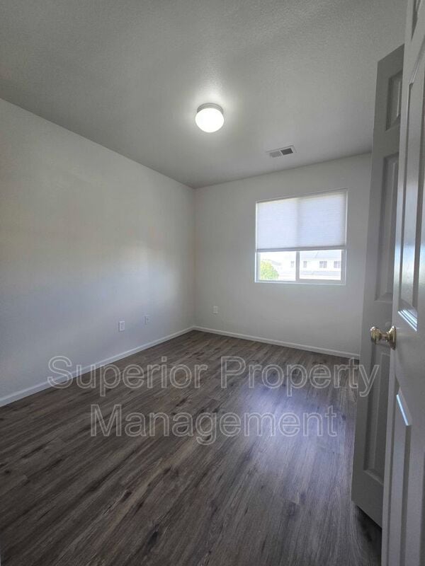 Photo - 623 W 2nd St