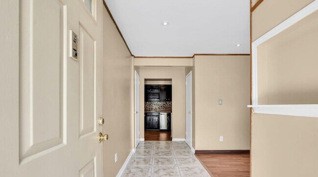 Photo - 325 Cricket Ln