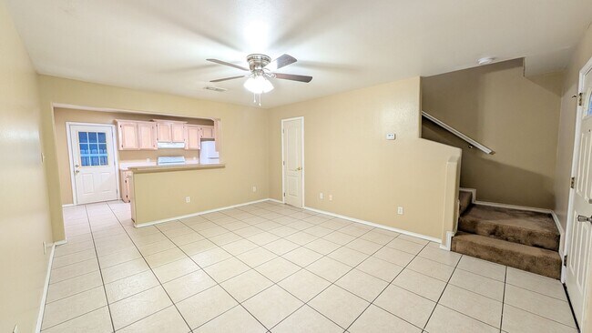 Building Photo - 301 E New Hampshire St Unit #2