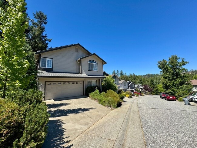 Photo - Spacious 3 bedroom, 3 bath bi-level home nestled in the scenic Sierra Nevada foothills