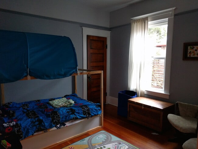 Bedroom 2. 10' x 10' - 2400 North Schofield Street Casa