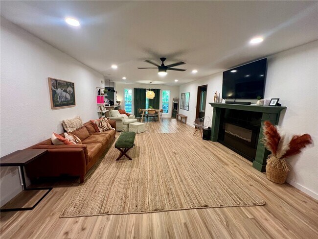Photo - 30 Shakespeare Dr