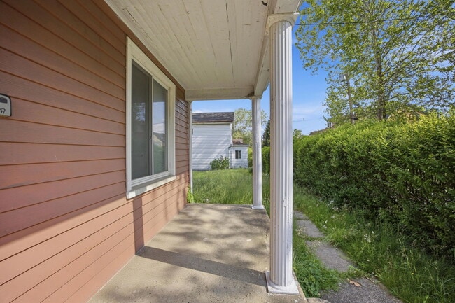 Photo - 827 Hinnerman St
