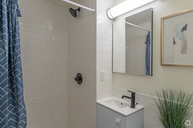 1 BR, 1 BA, - 522 SF