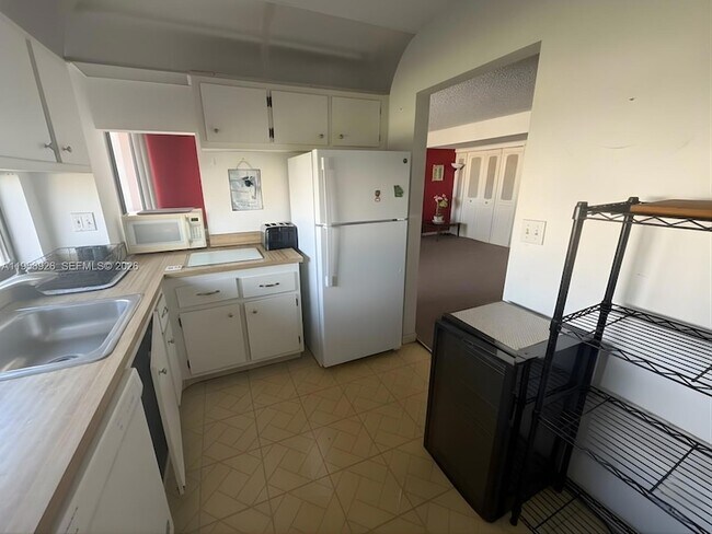 Photo - 17021 N Bay Rd Unidad 706