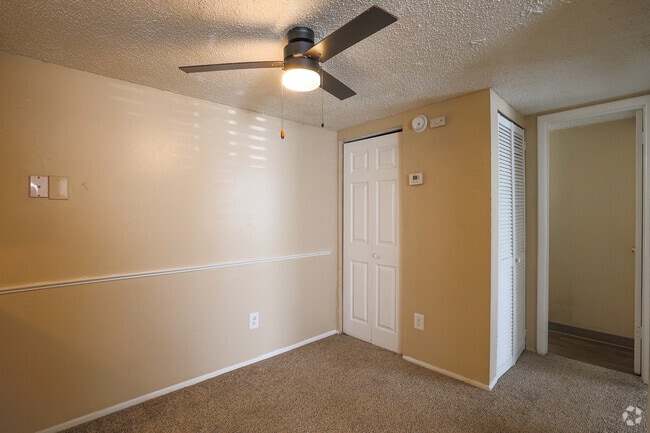 1BR, 1BA - 600SF
