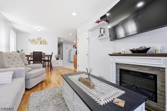 Photo - 245 Burgess Pl