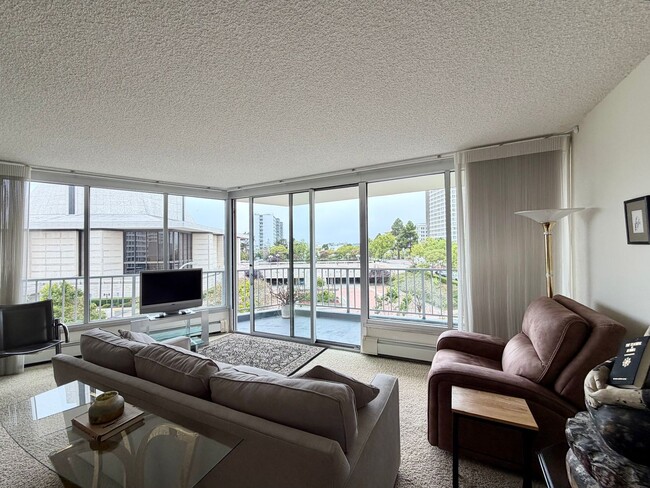 Photo - Spacious & Bright 1BR/1BA Condo with Parking in Cathedral Hill